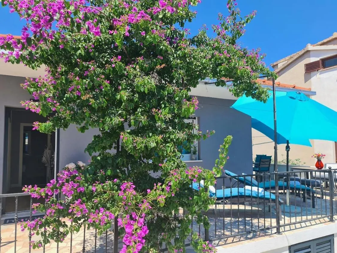 Villa Nevenka Trogir 0*,