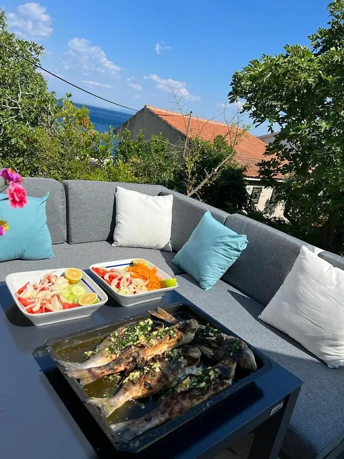 Villa Nevenka Trogir 0*,